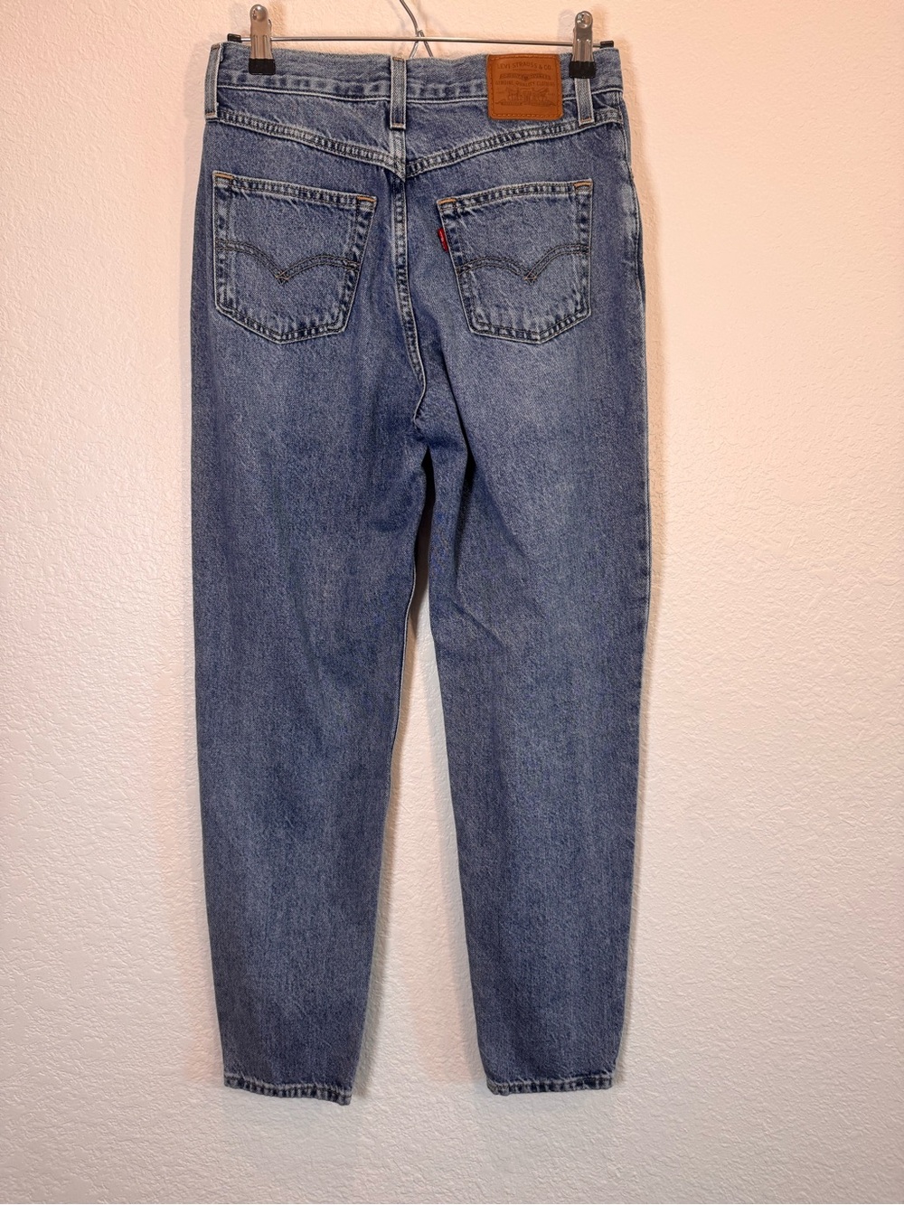 Levi's Women’s 80s Mom Jean High Rise 27 - Picture 3 of 14